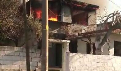 Sobadan sıçrayan kıvılcımlar iki katlı müstakil evi yaktı