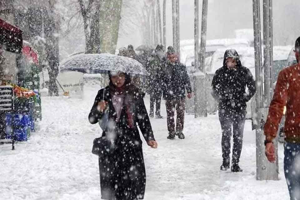 Marmara B&ouml;lgesi'nde beklenen kar yağışı nedeniyle Valiliklerden bir dizi &ouml;nlem