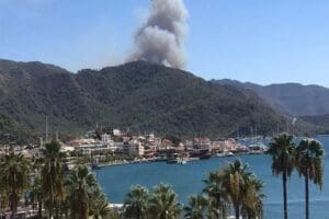 Muğla&rsquo;nın Marmaris il&ccedil;esinde ormanlık alanda yangın &ccedil;ıktı. Yapılan ihbar &uuml;zerine