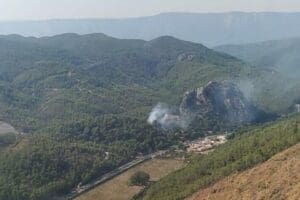 MUĞLA'nın Marmaris il&ccedil;esinde, hen&uuml;z belirlenemeyen nedenle orman yangını &ccedil;ıkmıştı. Alevlere