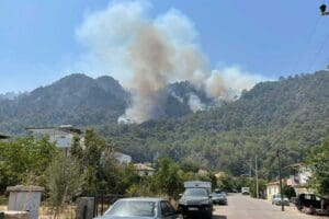 Muğla&rsquo;nın Marmaris il&ccedil;esinde 7 g&uuml;nd&uuml;r devam eden orman yangınında alevler,