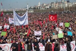 Gazeteci Noyan Doğan, emeklilikte yaşa takılanlarla (EYT) ilgili masada bulunan