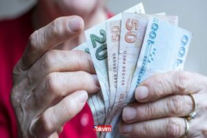 Yeni yılda uygulanacak asgari ücretin ​açıklanmasının ardından, gözler emekli maaşlarına