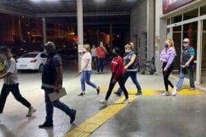 Aydın'ın Nazilli il&ccedil;esinde polis, koronavir&uuml;s tedbirleri kapsamında kapalı olması gereken