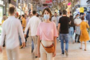 Aşılamaların artmasıyla beraber bir&ccedil;ok insan artık maske takmak istemiyor. Ancak