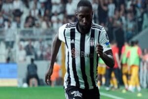 Beşiktaş, kiralık olarak kadrosunda bulundurduğu Arthur Masuaku'nun kalıcı transferi i&ccedil;in