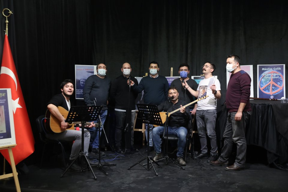 Türk edebiyatının “Mavi Gözlü Dev”i Nazım Hikmet, 119’uncu doğum yılında