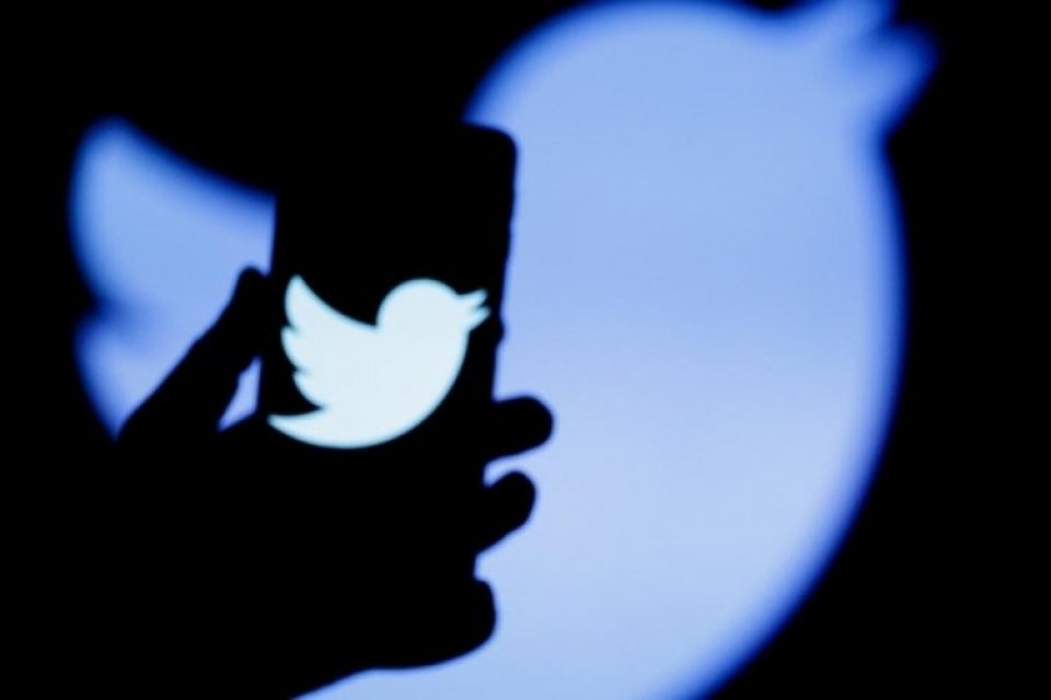 Elon Musk, satın aldığı Twitter'da mavi tik'i paralı hale getirdi.