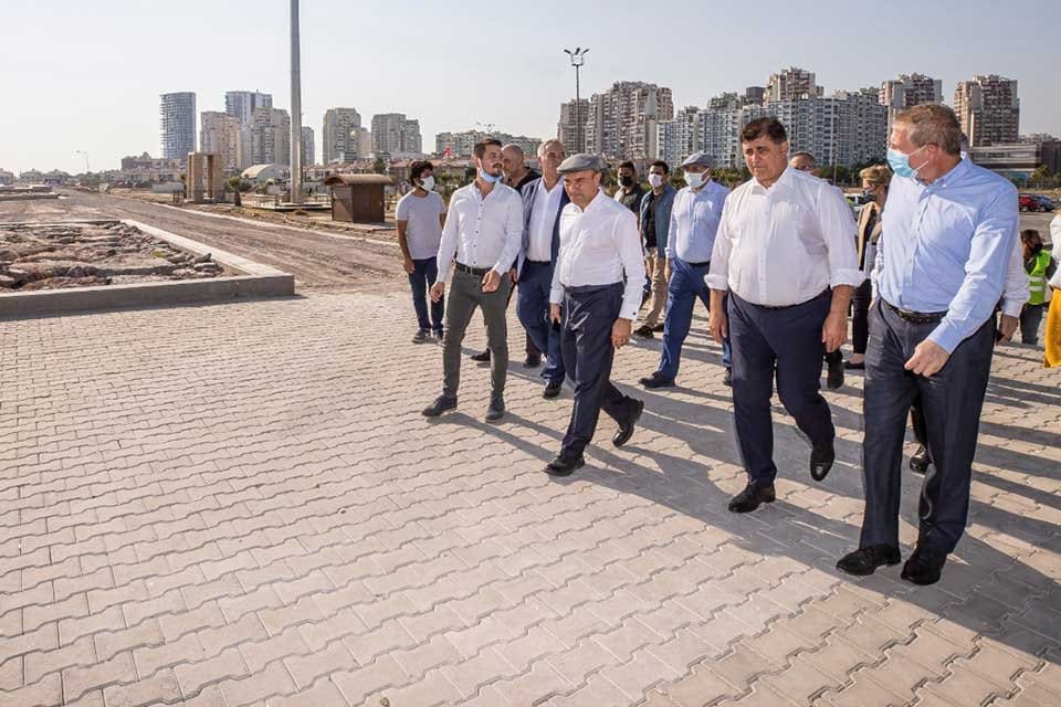 İzmir B&uuml;y&uuml;kşehir Belediye Başkanı Tun&ccedil; Soyer, Mavişehir'de &ouml;zellikle kış aylarında