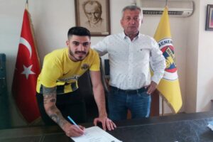 TFF 1'inci Lig ekiplerinden Menemenspor'da teknik direkt&ouml;r Cenk Laleci'nin s&ouml;zleşme