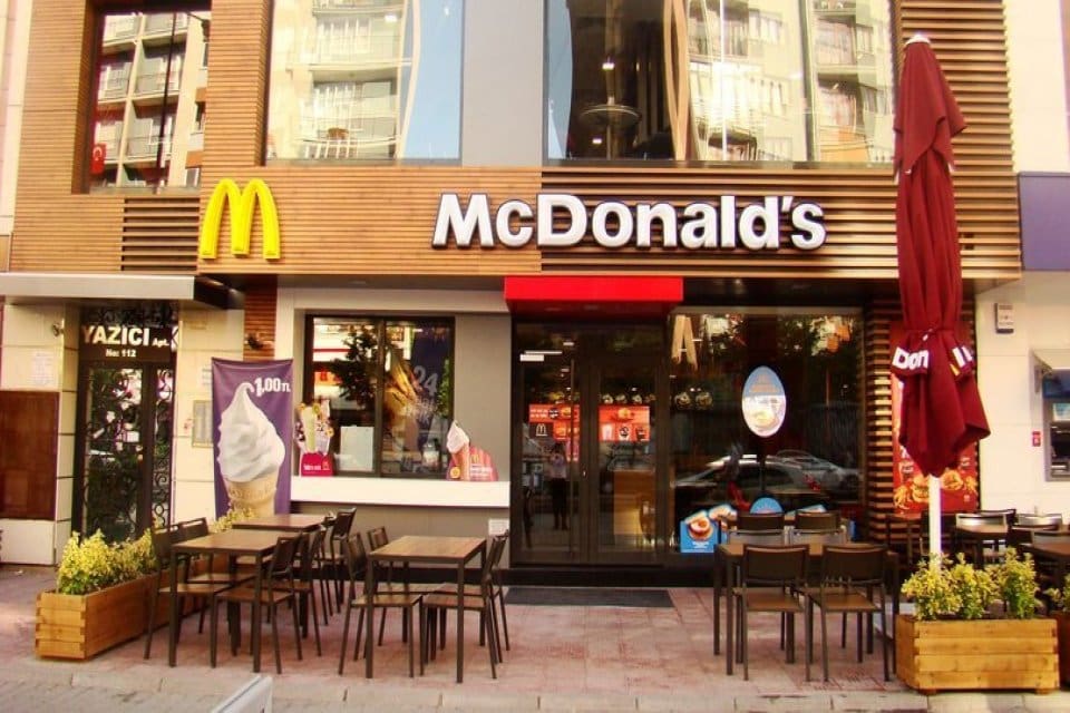 Tuncay &Ouml;zilhan'ı sahibi olduğu McDonald's T&uuml;rkiye 54,5 milyon dolar karşılığında