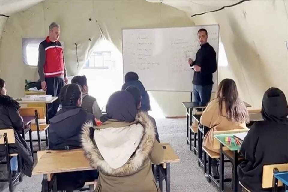 Bakan Özer, Twitter hesabından yaptığı açıklamada, "Deprem bölgesindeki eğitim yuvalarımızı