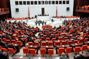 T&uuml;rkiye B&uuml;y&uuml;k Millet Meclisi (TBMM)&nbsp;76 g&uuml;nl&uuml;k aranın ardından 5. yasama