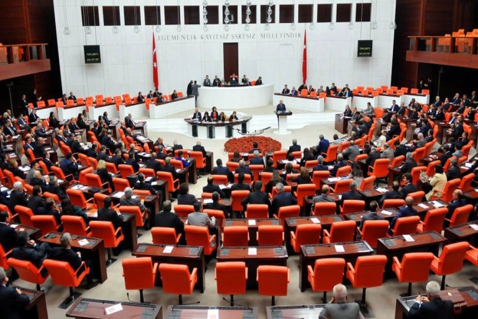 T&uuml;rkiye B&uuml;y&uuml;k Millet Meclisi (TBMM)&nbsp;76 g&uuml;nl&uuml;k aranın ardından 5. yasama