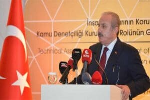 Taraflara diyalog &ccedil;ağrısı yapan Şentop, Montr&ouml; S&ouml;zleşmesi hakkındaki polemiklere de