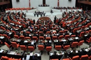 AK Parti, s&ouml;zleşmeli personelin kadroya alınmasına ilişkin kanun teklifi hazırlıklarına