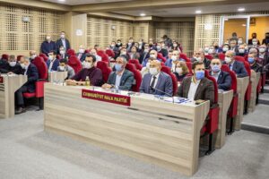 İzmir Büyükşehir Belediye Başkanı Tunç Soyer, Menemen’de yargıya taşınan belediye