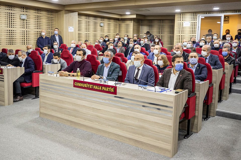 İzmir Büyükşehir Belediye Başkanı Tunç Soyer, Menemen’de yargıya taşınan belediye