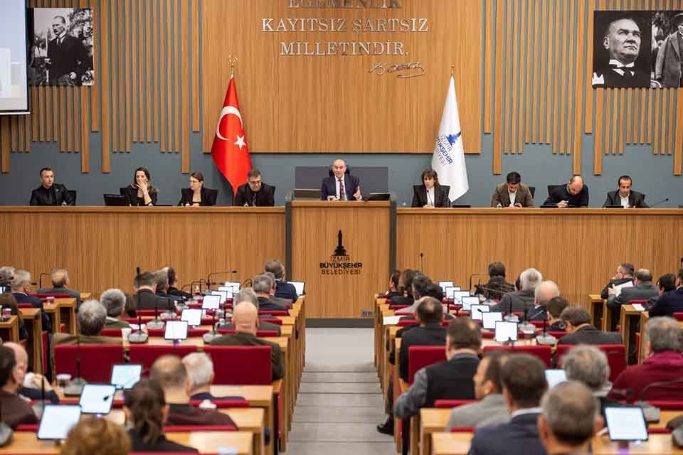 İzmir B&uuml;y&uuml;kşehir Belediyesi Meclisi'nin Şubat ayı ilk birleşiminde T&uuml;rkiye'yi sarsan