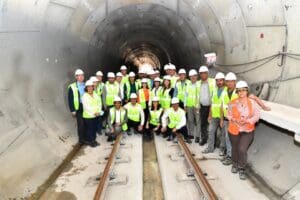 İzmir B&uuml;y&uuml;kşehir Belediyesi Meclisi&rsquo;nin &uuml;yeleri, yapımı s&uuml;ren 7,2 km uzunluğundaki