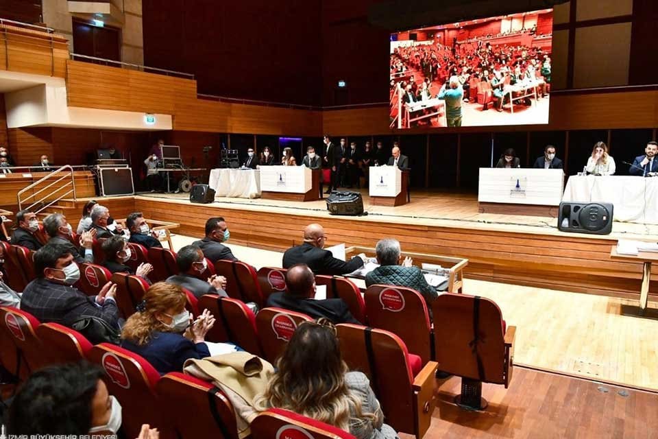İzmir B&uuml;y&uuml;kşehir Belediyesi&rsquo;nin B&uuml;y&uuml;kşehir Belediye Başkanı Tun&ccedil; Soyer başkanlığında ger&ccedil;ekleştirilen