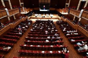 AK Partililerin Buca Metro ihalesinin en d&uuml;ş&uuml;k teklifi veren firmaya