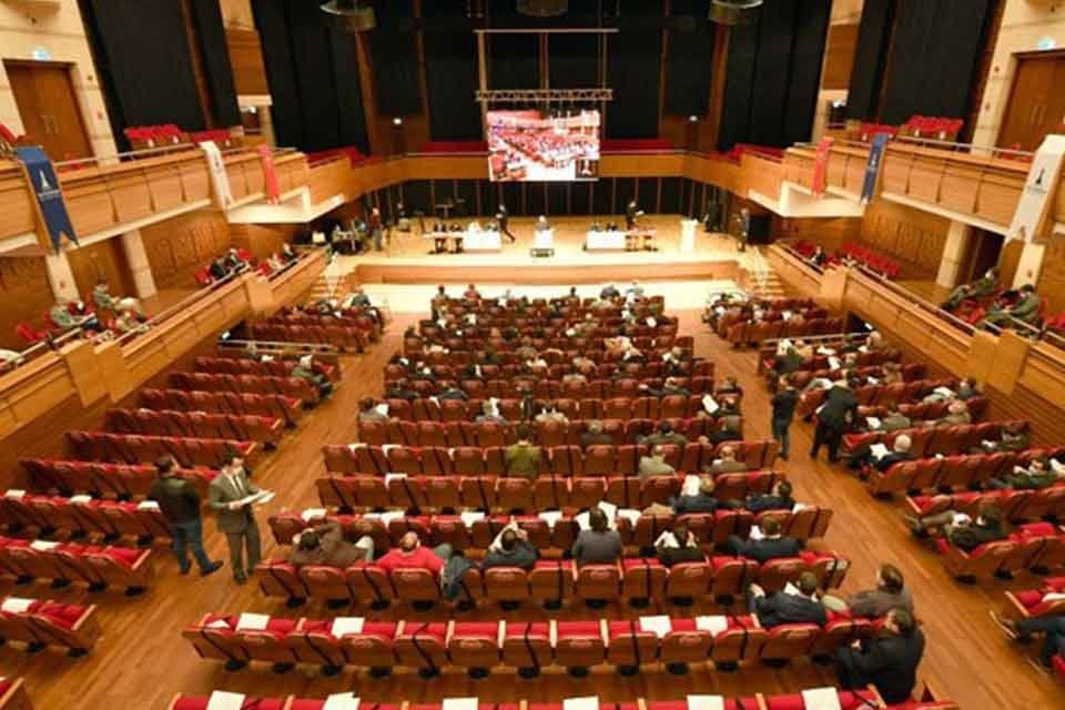 İzmir B&uuml;y&uuml;kşehir Belediye Meclisi Ağustos ayı birinci oturumu ger&ccedil;ekleşti. Menderes