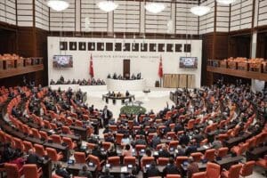 T&uuml;rkiye B&uuml;y&uuml;k Millet Meclisi &uuml;&ccedil; aylık aranın ardından mesaisine başladı.