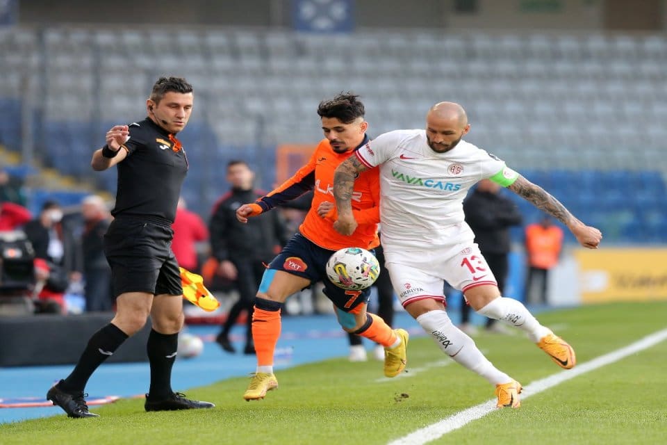 D&uuml;nya Kupası arasında &ccedil;ok farklı d&ouml;nen Medipol Başakşehir &Uuml;mraniyespor'un ardından