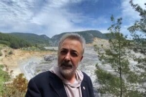 TİP Muğla milletvekili adayı oyuncu Mehmet Aslantuğ, Muğla'nın Milas il&ccedil;esine