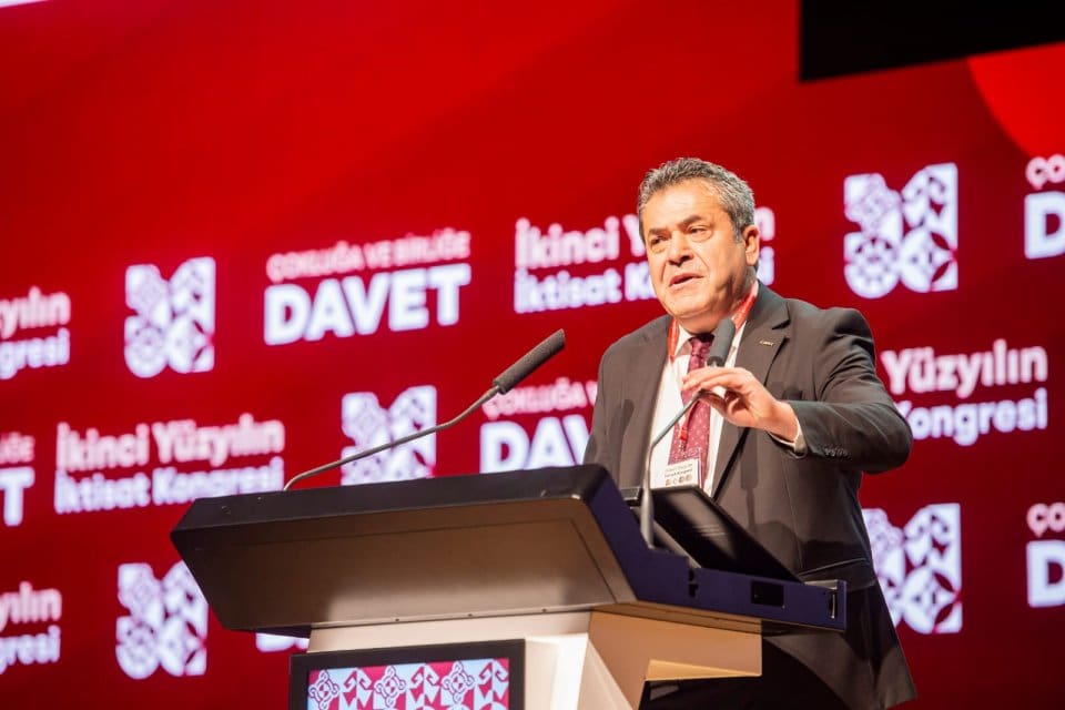 İkinci Y&uuml;zyılın İktisat Kongresi kapsamında konuşan Birleşik Kamu İş Genel
