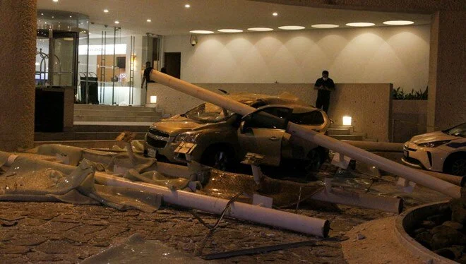 Meksika'da büyük bir depremle sarsıldı. İlk olarak 7,4 büyüklüğünde açıklanan