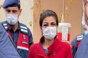 Kendisine işkence yapıp &ouml;l&uuml;mle tehdit ettiği iddiasıyla eşi Ramazan İpek'i