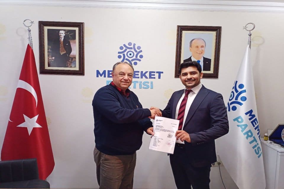 Memleket Partisi, İzmir'de il&ccedil;e &ouml;rg&uuml;tlenmelerine herg&uuml;n bir yenisini ekliyor. Bornova'dan