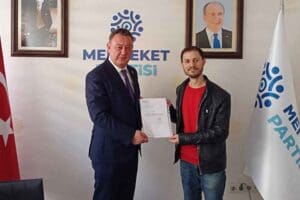 Memleket Partisi'nde Kemalpaşa il&ccedil;esinin başkanlığına Tolga Dedeoğlu getirildi.&nbsp; İl&ccedil;e Başkanlığı