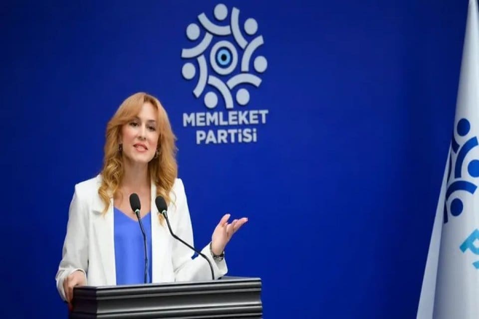 Memleket Partisi S&ouml;zc&uuml;s&uuml; İpek &Ouml;zkal Sayan, partisine y&ouml;nelik &ldquo;operasyon&rdquo; &ccedil;ekildiğini