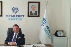 Memleket Partisi İzmir İl Başkanı C&uuml;neyt Oğuz ile makamında biraraya