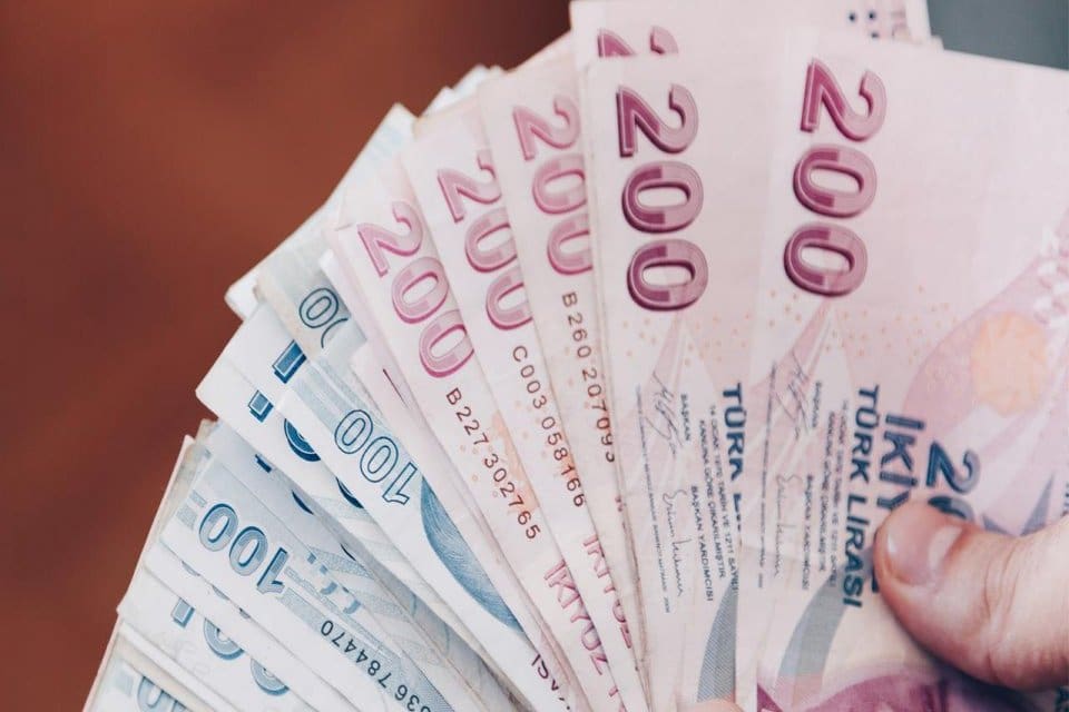 T&uuml;rkiye geneli memur maaşları 4 g&uuml;n erkene &ccedil;ekildi. 11 Şubat&rsquo;ta