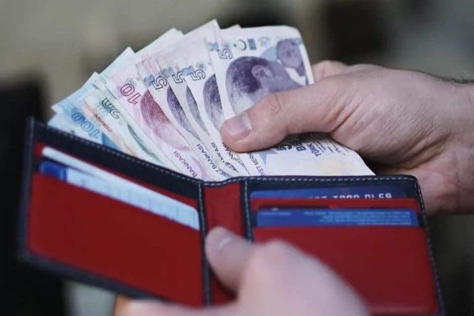 Memur ve memur emeklilerinin merakla beklediği&nbsp;3600&nbsp;ek g&ouml;stergenin &uuml;&ccedil;&uuml;nc&uuml; toplantısının yapılmasına