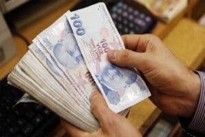 H&uuml;k&uuml;met 4 milyon memur ve 2 milyon memur emeklisini ilgilendiren