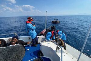 İzmir'in Menderes il&ccedil;esinde Yunanistan unsurlarınca T&uuml;rk kara sularına geri itilen