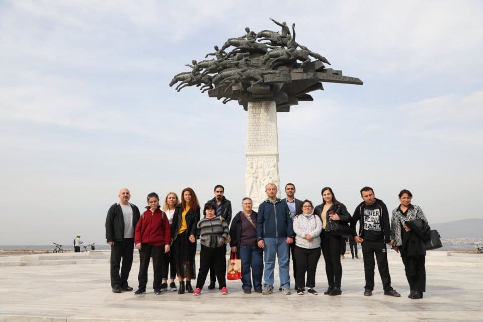 Menderes Belediyesi K&uuml;lt&uuml;r ve Sosyal İşler M&uuml;d&uuml;rl&uuml;ğ&uuml;, Menderes Halk Eğitim