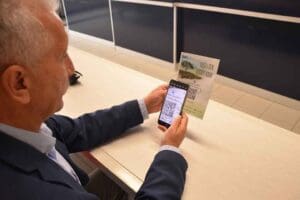 Menderes Belediyesi, &ldquo;Yeşili Sev, Doğayı Koru&rdquo; sloganıyla hayata ge&ccedil;irdiği QR