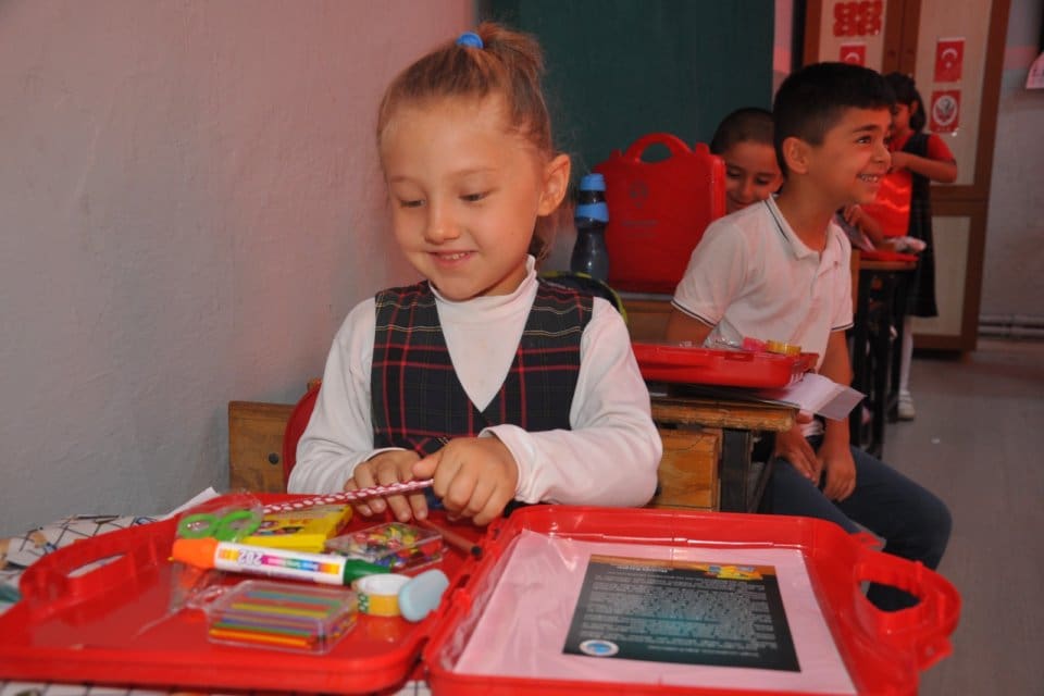 Sosyal belediyecilik anlayışıyla &ccedil;alışmalarını s&uuml;rd&uuml;ren Menderes Belediyesi, yeni eğitim &ouml;ğretim