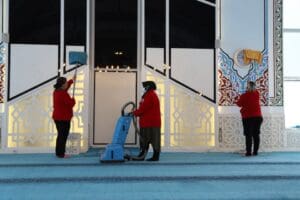 Menderes Belediyesi yaklaşan Ramazan ayı &ouml;ncesi il&ccedil;edeki camiilerde temizlik yaptı.&nbsp;&nbsp;