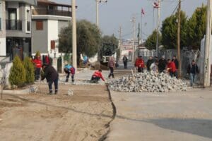 Menderes il&ccedil;esinin 44 mahallesinde kilit parke taş tamiratı ve yeniden