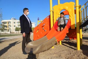 Menderes Belediyesi tarafından gerçekleştirilen park yapım çalışmaları kapsamında son 2