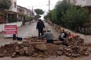 Menderes Belediyesi, ilçenin sahil kesiminde yer alan Gümüldür, Özdere ve
