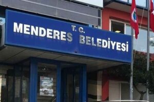 Menderes Belediyesi’nde Başkan Mustafa Kayalar’ın İçişleri Bakanlığı tarafından görevden uzaklaştırıldı.
