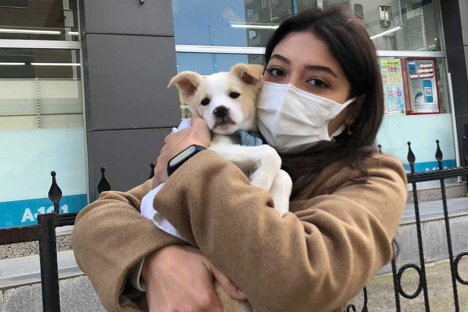 Menderes&rsquo;te barajda boğulmak &uuml;zereyken kurtarılan yavru k&ouml;pek Menderes Belediyesi ekiplerinin